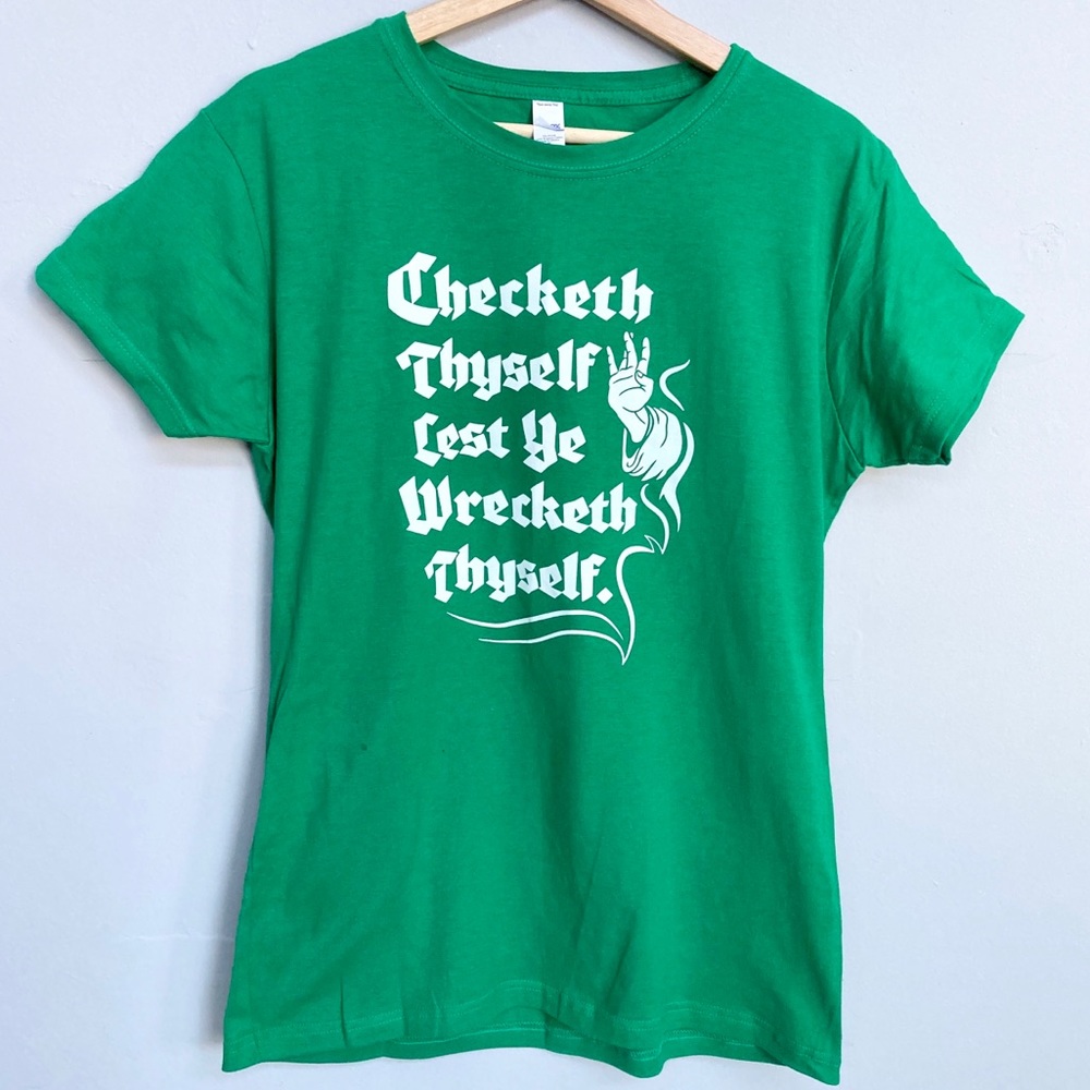 Green old English graphic tee